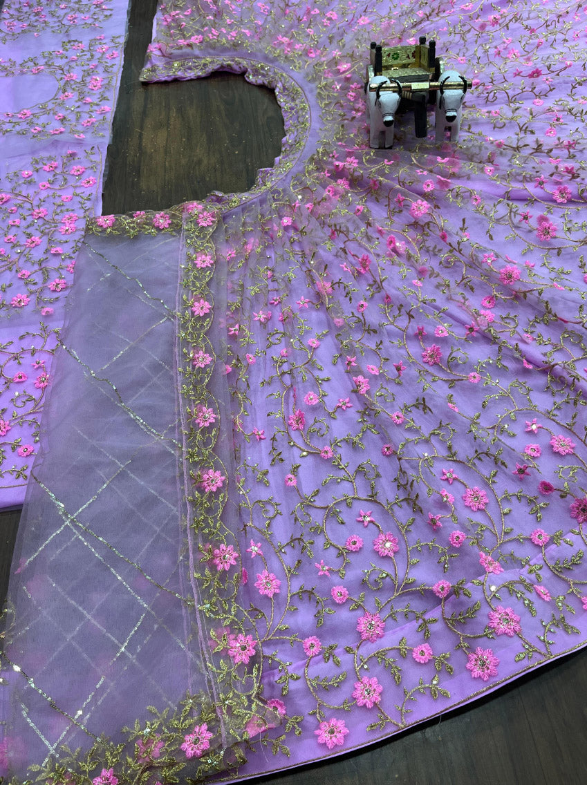 Explore stunning wedding lehenga choli for women & girls. Semi-stitched sequins lehenga set with blouse & dupatta – shop FEALDEAL today.