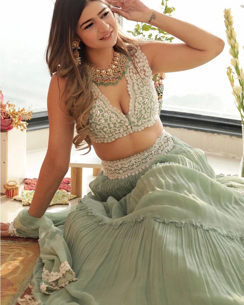 Lehenga choli with long skirt, Lehenga choli for sangeet, Lehenga dupatta, Velvet lehenga, Lehenga with mirror work, Lehenga with stone embellishments, Lehenga with patchwork, Lehenga with thread embroidery, Indian traditional attire, Ethnic wear, Lehenga choli with gota patti work, Lehenga choli with bandhani print