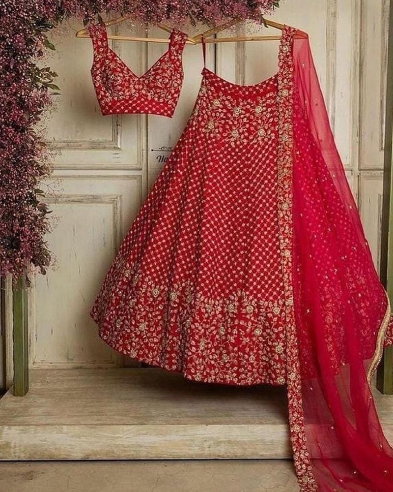 Lehenga for beach wedding, Lehenga for cocktail party, Lehenga with full sleeves blouse, Lehenga with velvet blouse, Lehenga for bridesmaid duties, Lehenga in dual tones, Lehenga with intricate beadwork, Lehenga for baby girl, Lehenga for morning wedding, Lehenga with kundan work, Lehenga in emerald green