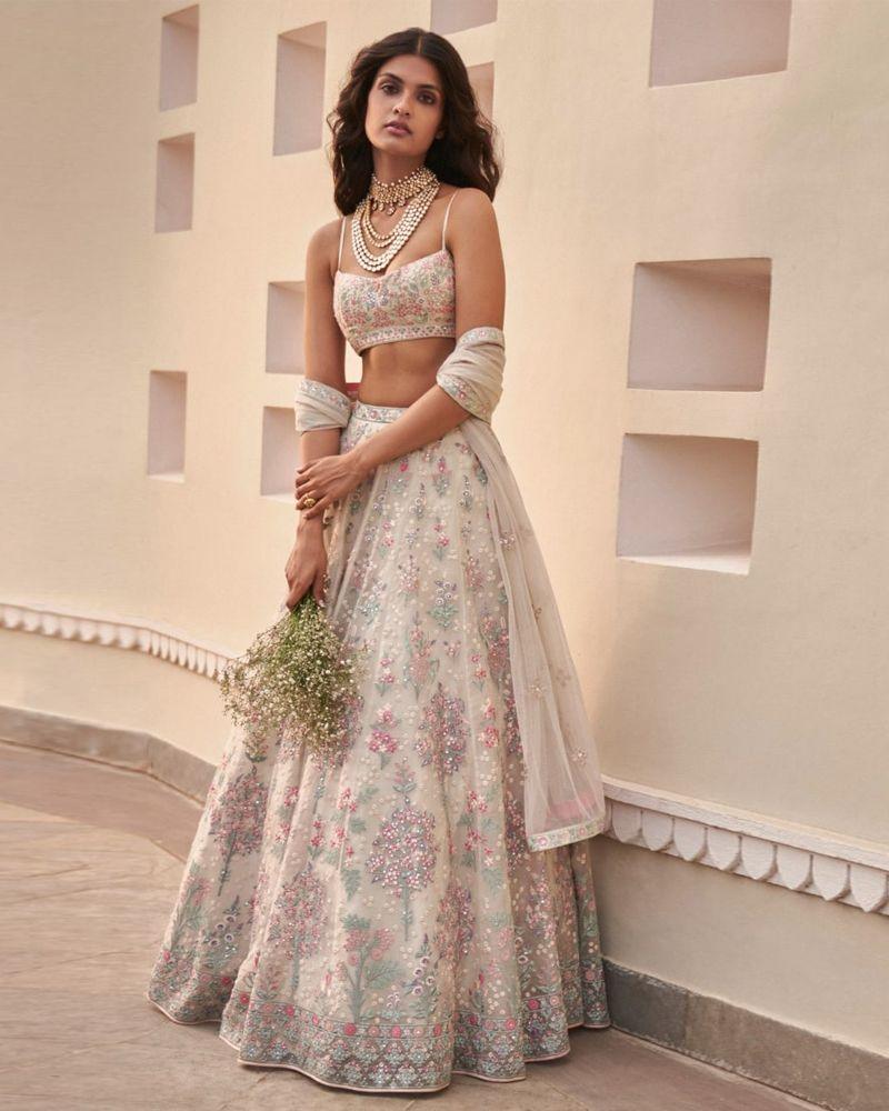 Lehengas choli, Designer Lehenga choli, Bridal Lehenga choli, Wedding Lehenga choli, Indian weddings Lehenga, Pakistani wedding Lehenga, South Asian weddings Lehenga, North Indian wedding Lehenga, South Indian wedding Lehenga, Indian Lehenga choli, Party wear Lehenga choli, Bollywood Lehenga choli