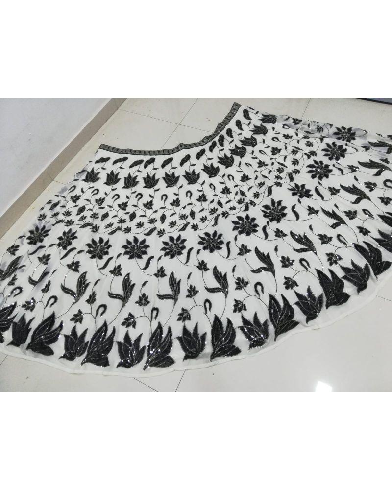 Lehenga choli in metallic colors, Tie-dye Lehenga choli, Lehenga choli with cutwork, Lehenga choli for kitty party, Lehenga choli with 3D flowers, Lehenga choli in ivory color, Lehenga choli for photoshoot, Lehenga choli with ombre effect, Detachable Lehenga choli skirt, Lehenga choli for beach wedding, Lehenga choli in bright colors