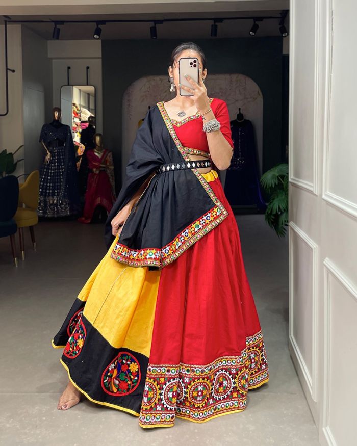 Navratri lehengas dresses: Chaniya cholis Raas Garba Ghagra online ...