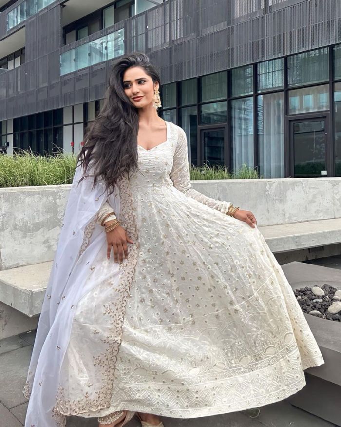 Karishma Kapoor Off White Net Bollywood Anarkali Suits – Save 13% OFF |  Online Designer Sarees, Salwar kameez Collections - TheEthnicWear Blog